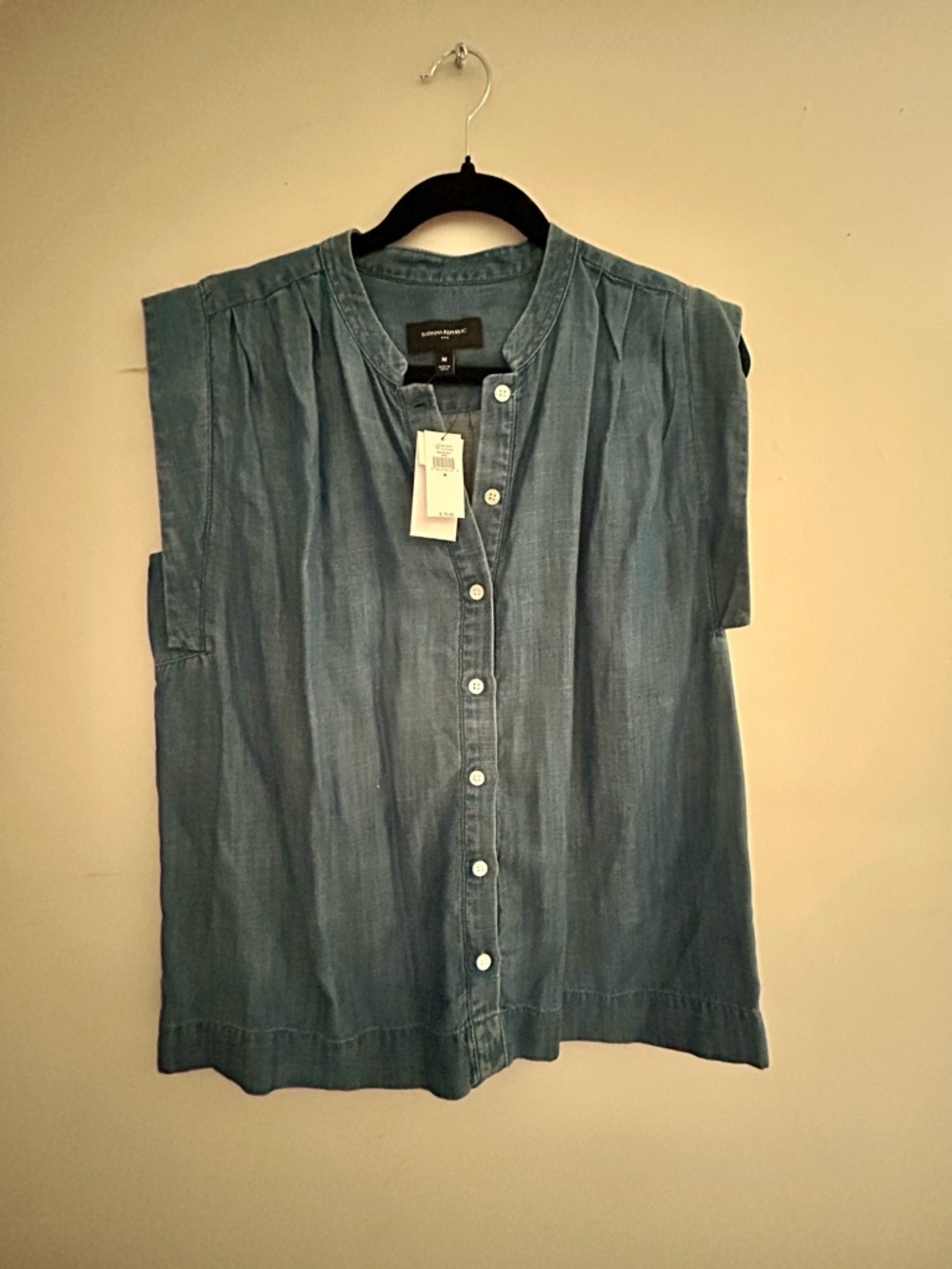 NWT Banana Republic Chambray Dolman Sleeveless Button Down Top; size Med